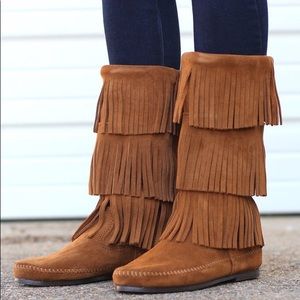 Minnetonka 3 layer Fringe Boots size 9 Like New